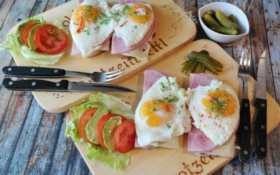 Ljuti umak za doručak: jaja, sendviči i tost